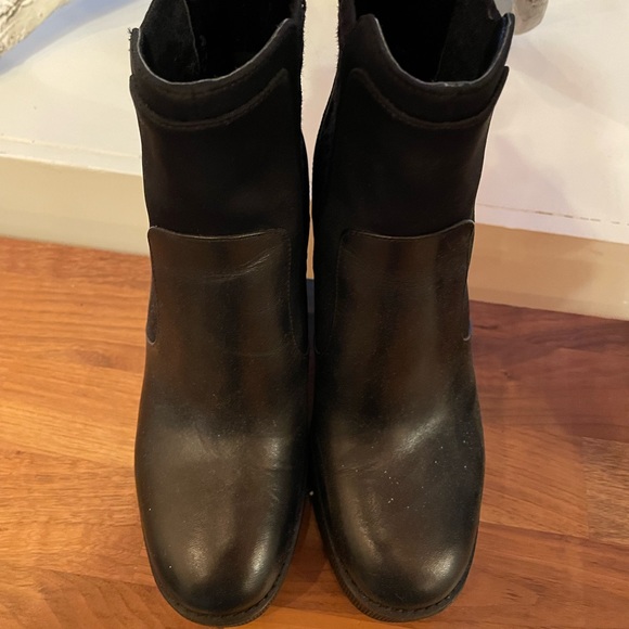 Micheal Kors booties size 6,5 - Picture 3 of 3